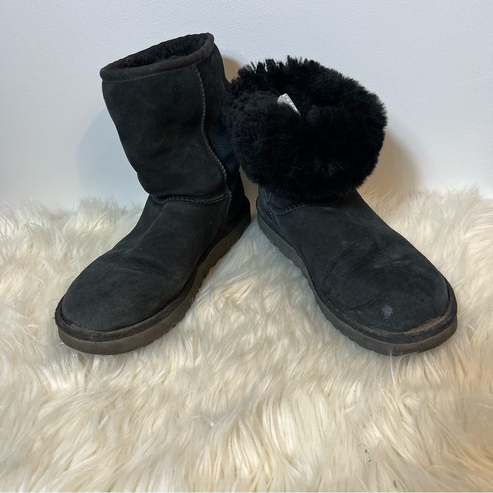 UGGS Mini black uggs with fur trim 8